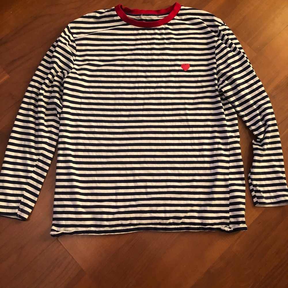 Long sleeve shirt.